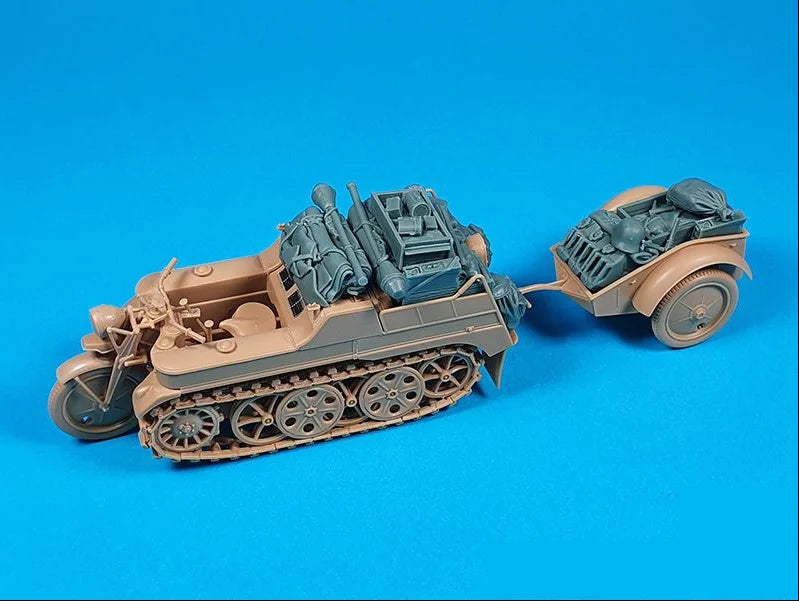 1/35 WWII German Sd.Kfz. 251 Half-Track, Resin Model Figure Kit, Unassembled and Unpainted