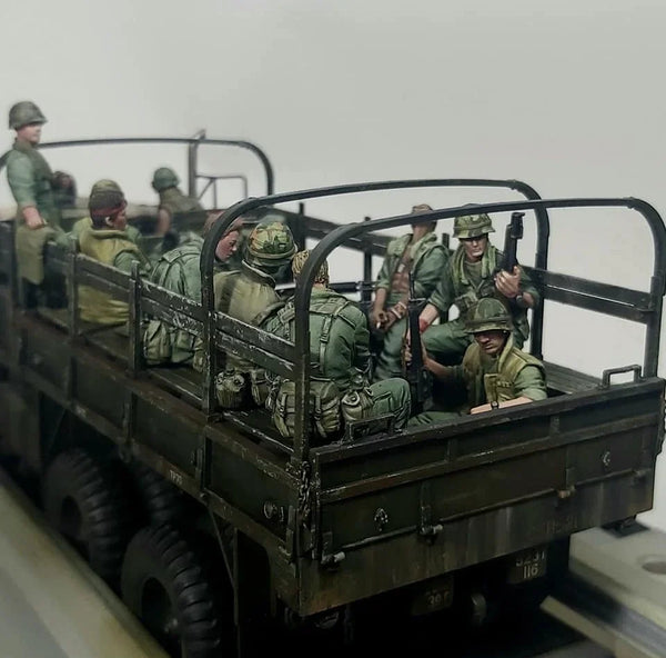 Vietnam War US Military Soldiers with Trucks, 11 Figures, Resin Model Figure Kit, Unassembled and Unpainted