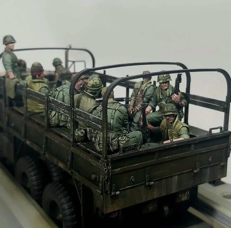 Vietnam War US Military Soldiers with Trucks, 11 Figures, Resin Model Figure Kit, Unassembled and Unpainted