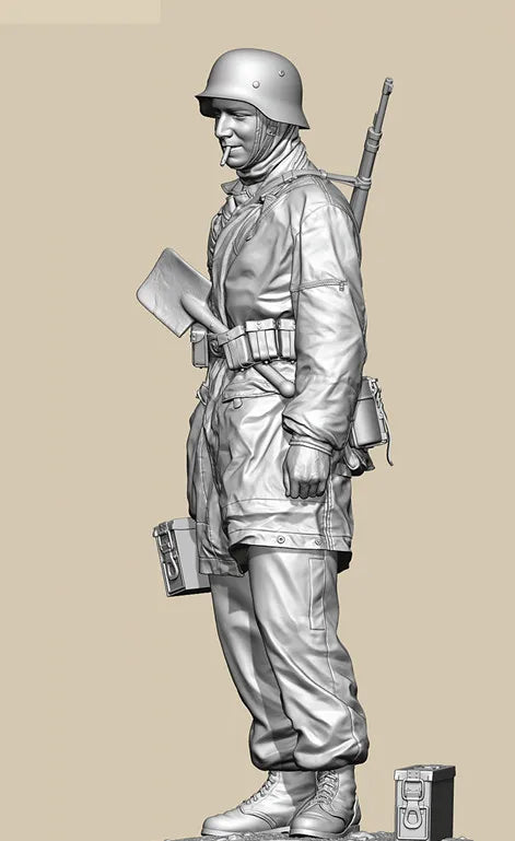 1/35 WWII Soldier with Combat, Resin Model Figure Kit, Unassembled and Unpainted