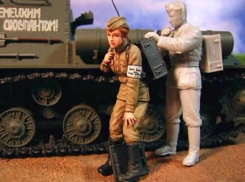 1/35 WWII Soviet Communications Soldiers, 2 Figures, Resin Model Figure Kit, Unassembled and Unpainted