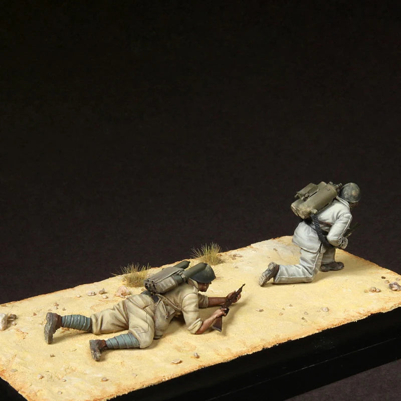 1/35 Modern Desert Infantry Squad, 2 Figures, Resin Model Figure Kit, Unassembled and Unpainted
