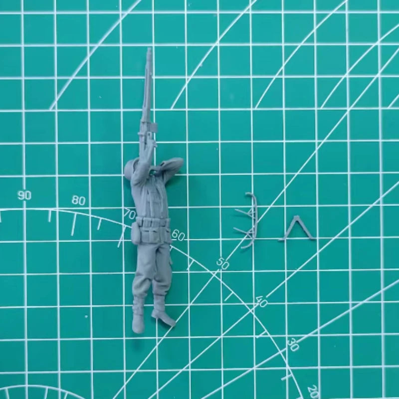 1/35 WWII German MG42 Gunner Prone Firing, Resin Model Figure Kit, Unassembled and Unpainted