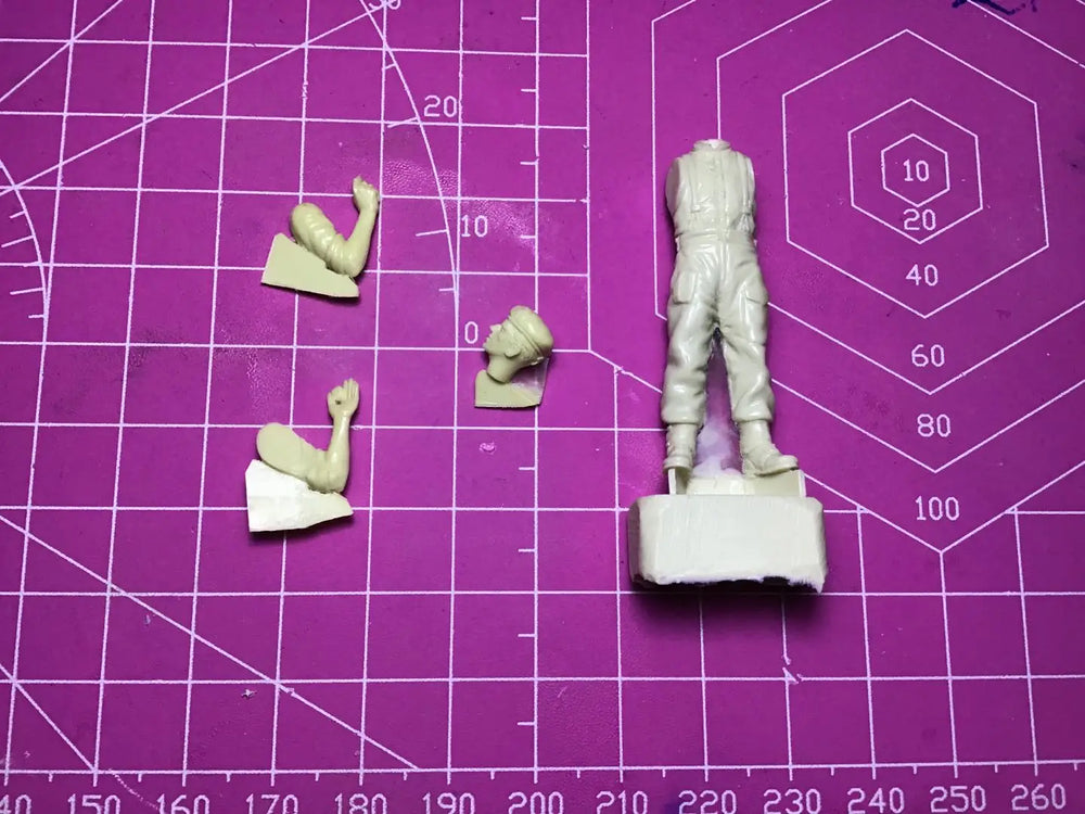 1/35 WWII Allied Tank Crewman, Resin Model Figure Kit, Unassembled and Unpainted