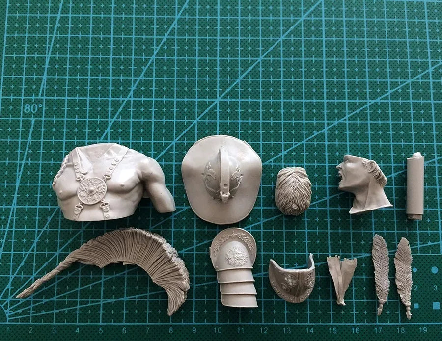 1/10 Ancient Roman Officer with Transverse Plumed Helmet, Resin Model Bust Kit, Unassembled and Unpainted