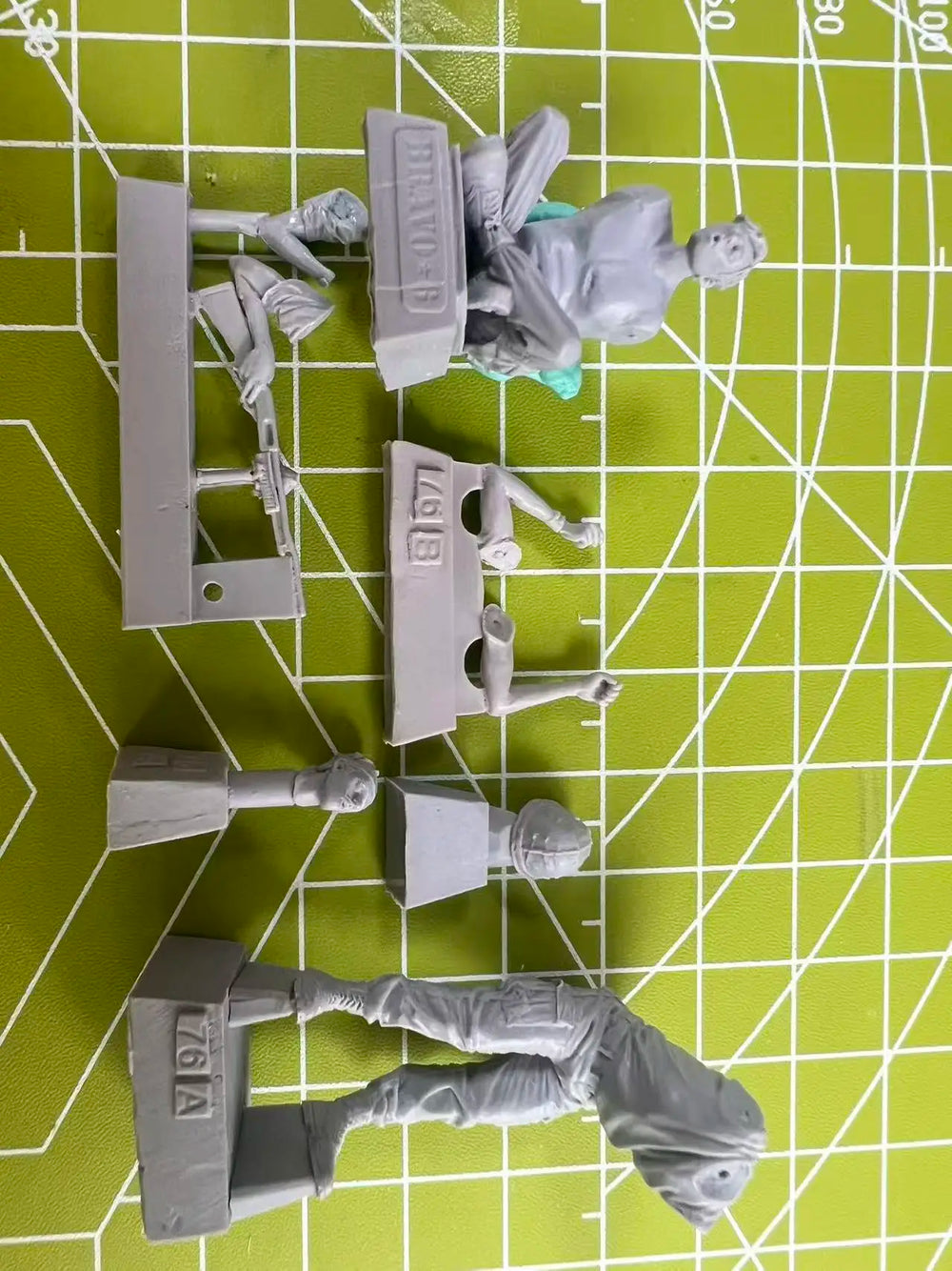 1/35 WWII American Combat Scene, 3 Figures, Resin Model Diorama Kit, Unassembled and Unpainted
