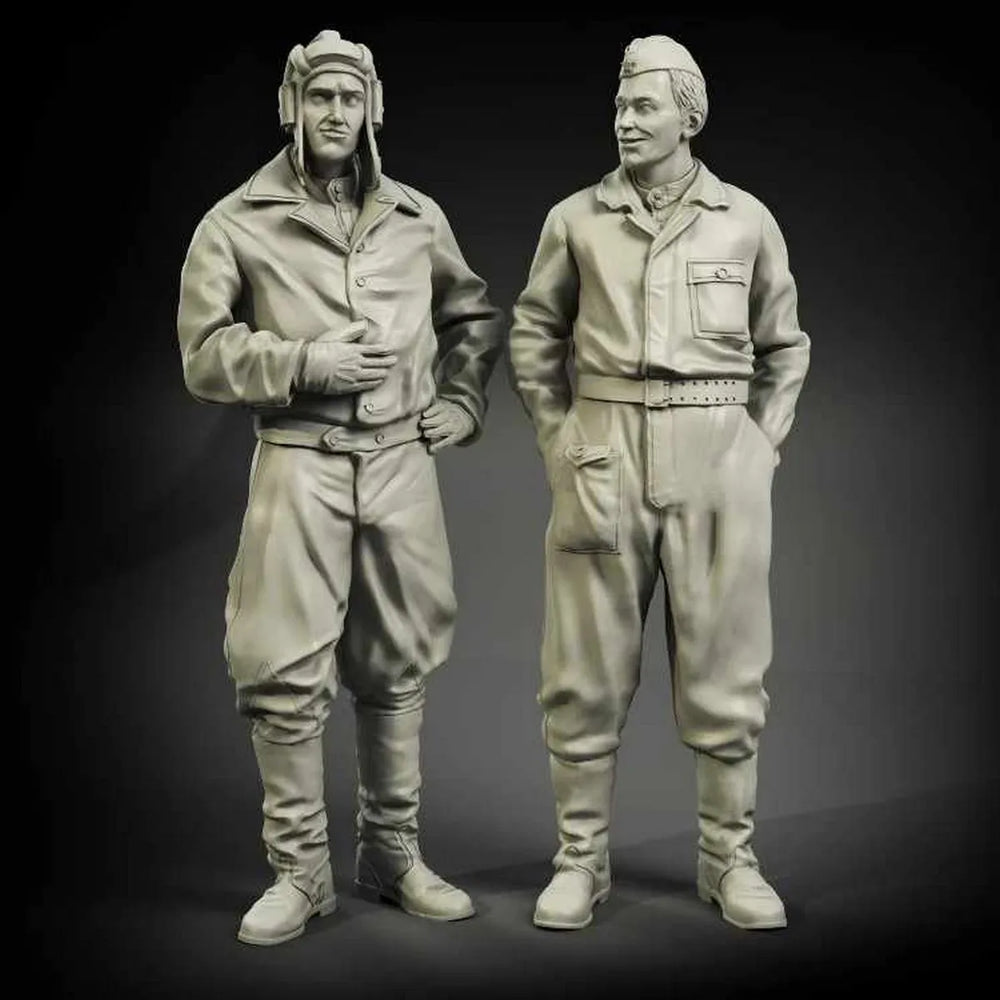 1/35 WWII Soviet Tank Crew with Cap and Helmet, 2 Figures, Resin Model Figure Kit, Unassembled and Unpainted