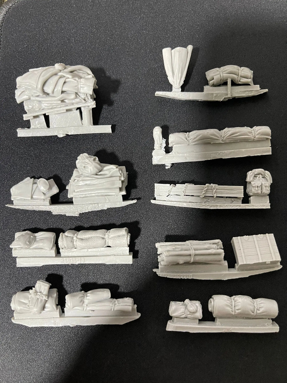 1/35 Cold War Armored Personnel Carrier, Resin Model Vehicle Kit, Unassembled and Unpainted