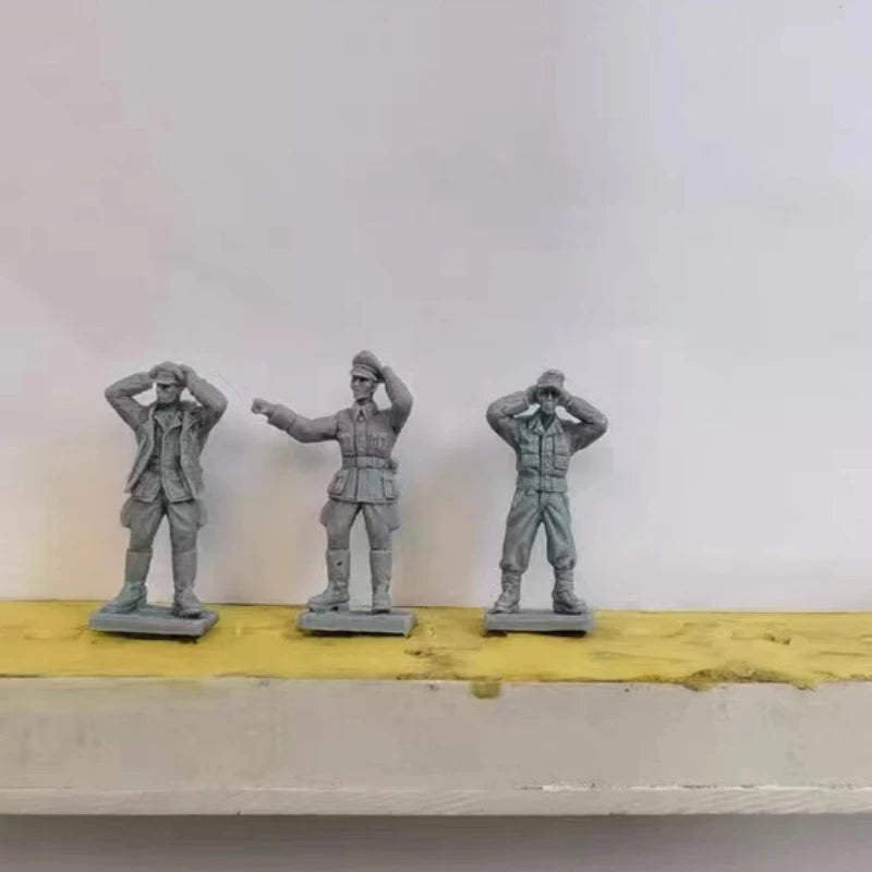 1/72 WWII German Officers and Infantry Squad, 3 Figures, Resin Model Figure Kit, Unassembled and Unpainted