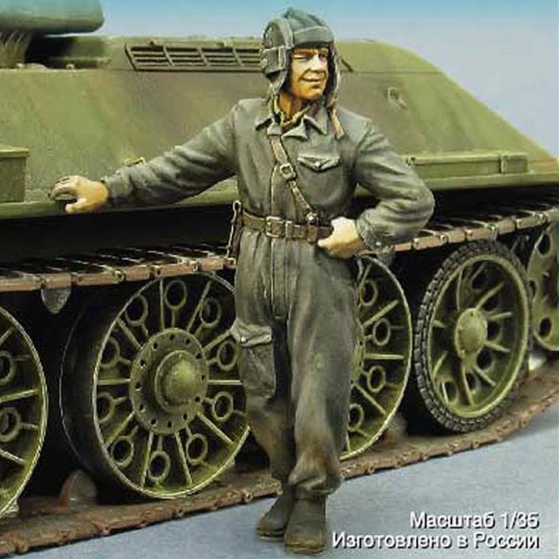1/35 WWII Soviet Tank Crewman, Resin Model Figure Kit, Unassembled and Unpainted