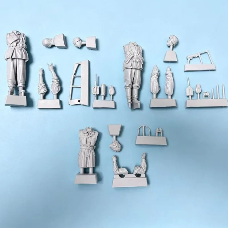 1/35 WWII Infantry & Tank Captain, 3 Figures, Resin Model Figure Kit, Unassembled and Unpainted