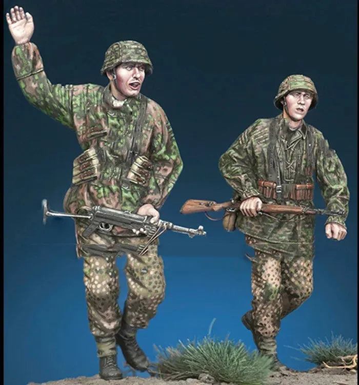 1/35 Modern Armed Soldiers, 2 Figures, Resin Model Figure Kit, Unassembled and Unpainted