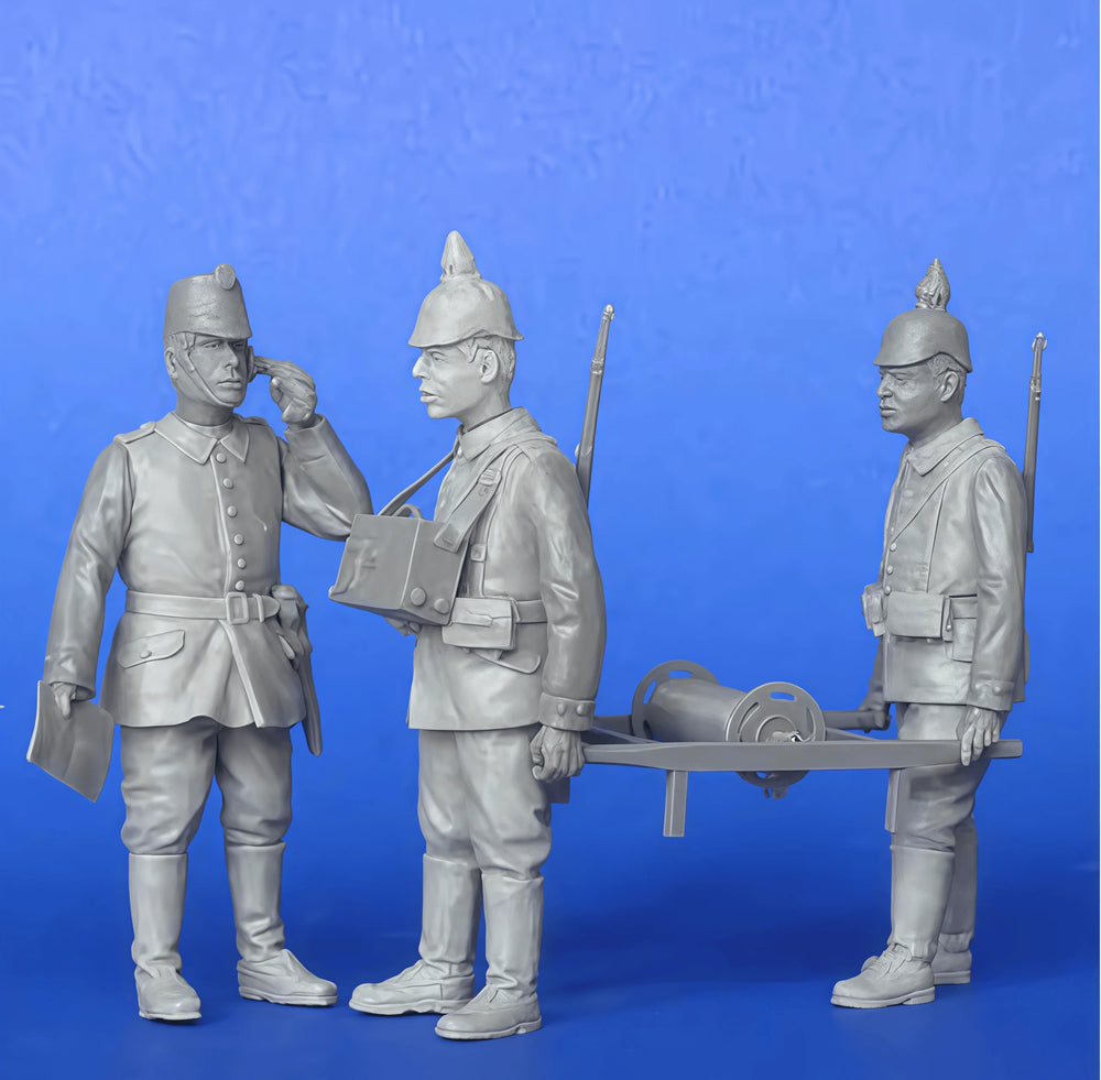 1/35 WWI German Infantry with Spiked Helmets, 3 Figures, Resin Model Figure Kit, Unassembled and Unpainted