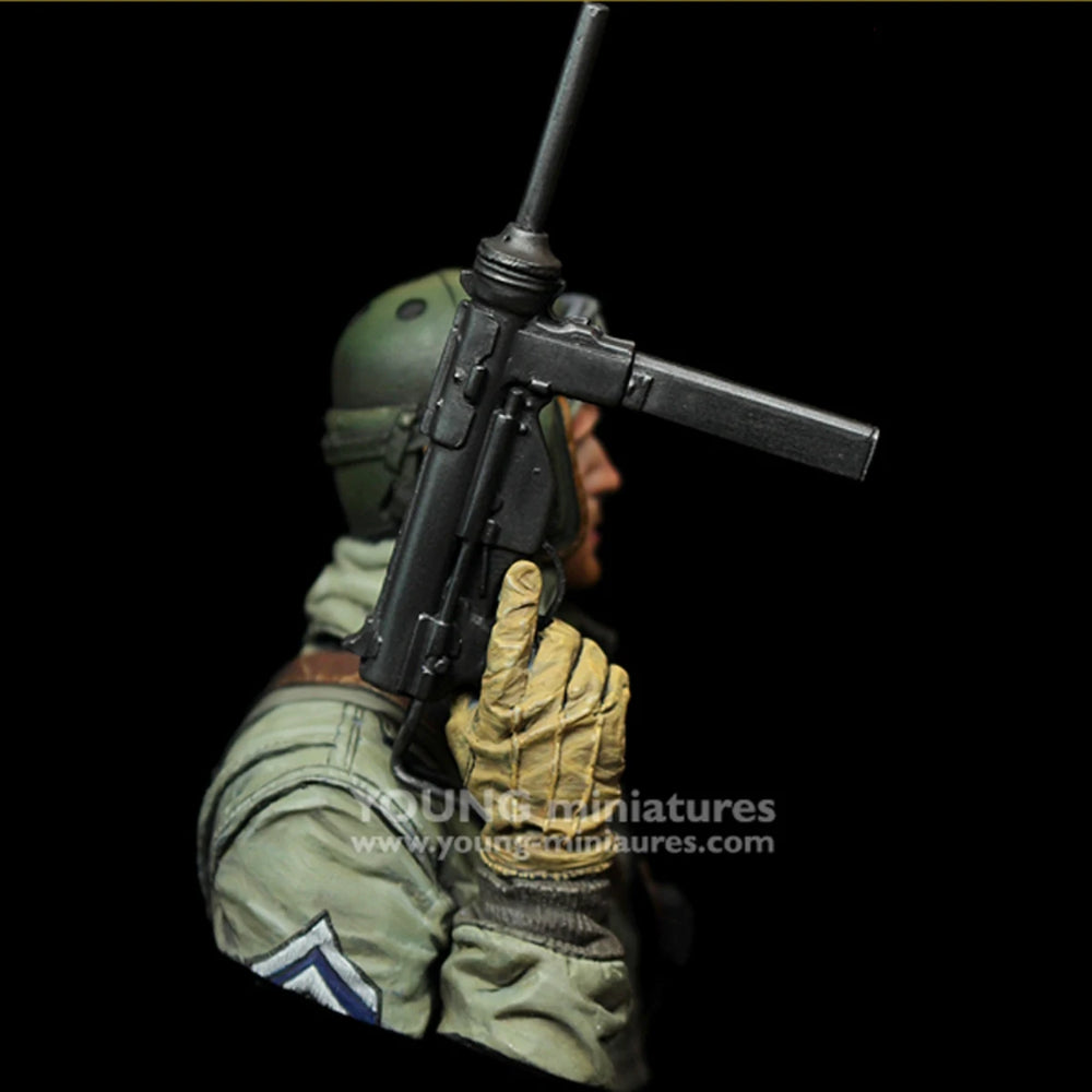 1/10 WWII German Luftwaffe Pilot with MG42 Machine Gun, Resin Model Bust Kit, Unassembled and Unpainted