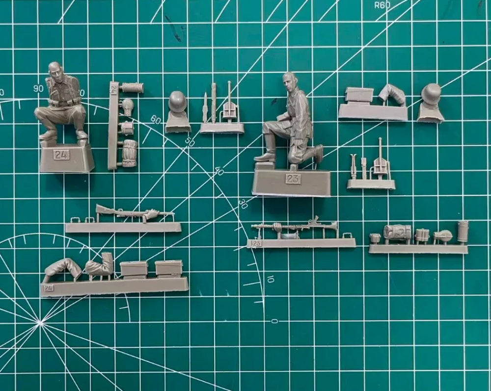 1/35 WWII German MG 34 Machine Gun Team, 2 Figures, Resin Model Figure Kit, Unassembled and Unpainted