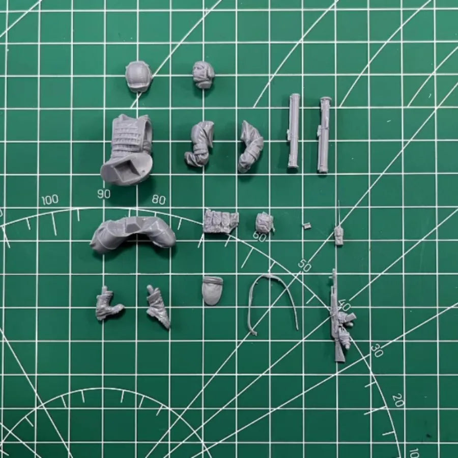 1/35 Modern Russian Infantry Rifleman, Resin Model Figure Kit, Unassembled and Unpainted