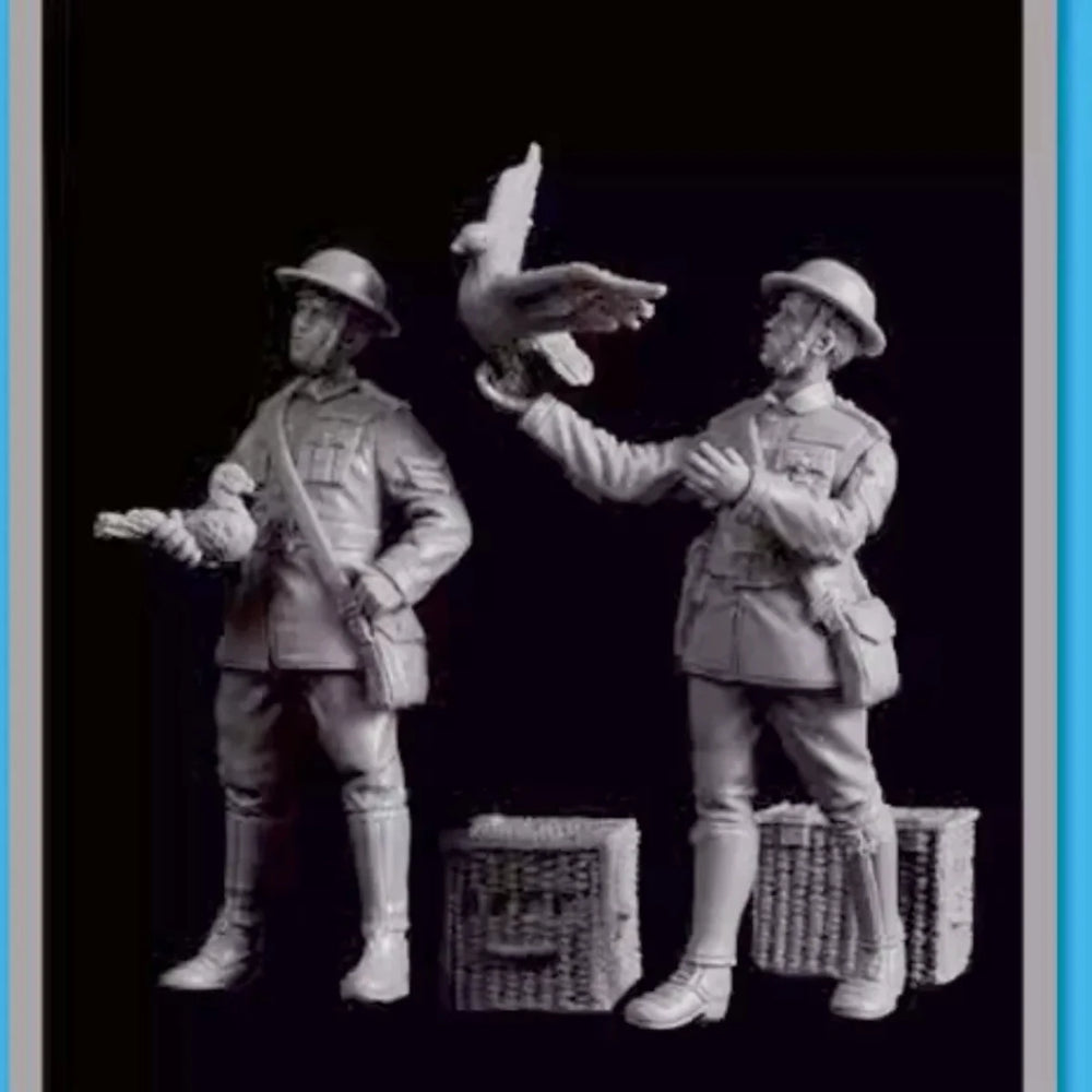 1/35 WWII British Soldiers with Pigeon, 2 Figures, Resin Model Figure Kit, Unassembled and Unpainted