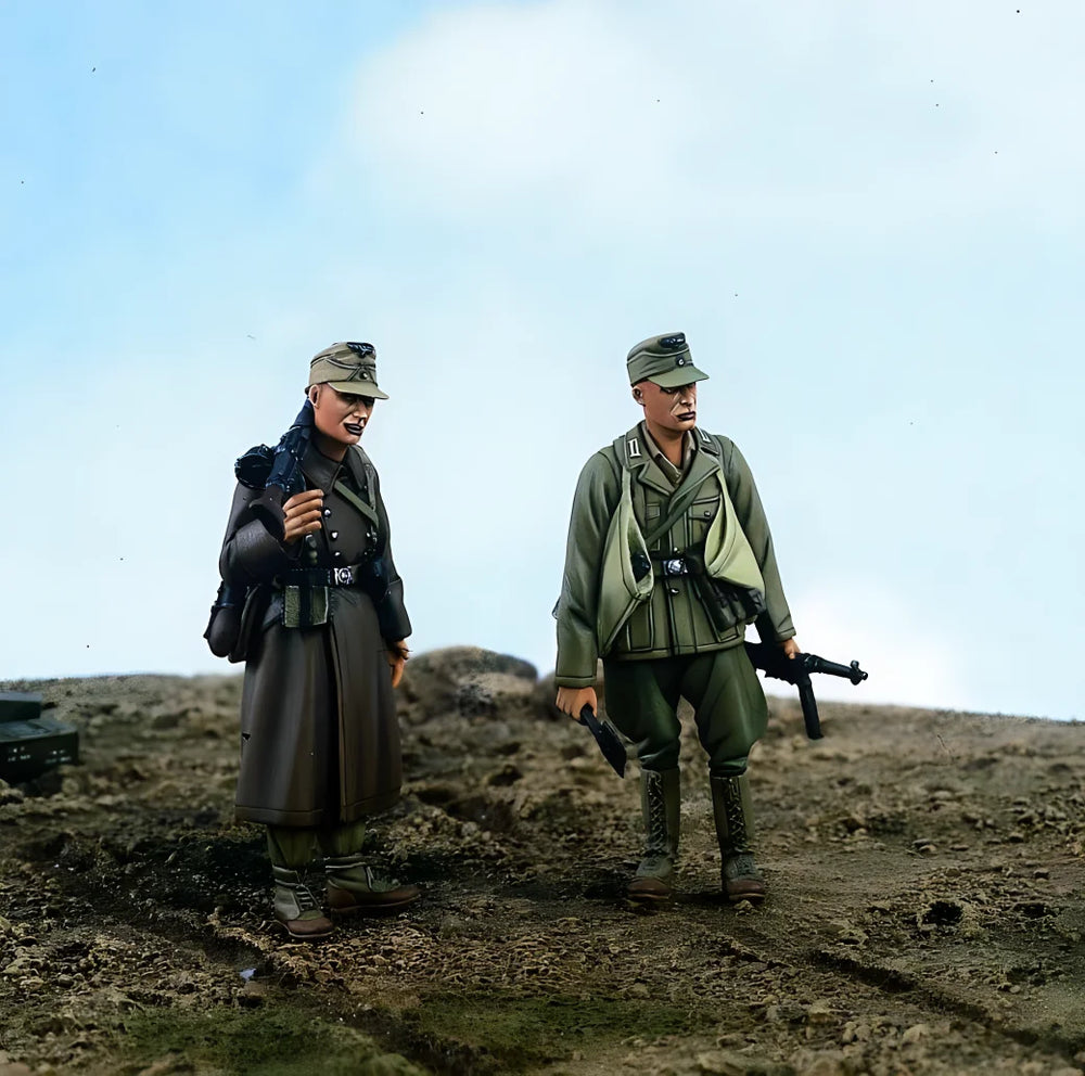 1/35 WWII German Africa Korps Gunner & Sapper, 2 Figures, Resin Model Figure Kit, Unassembled and Unpainted