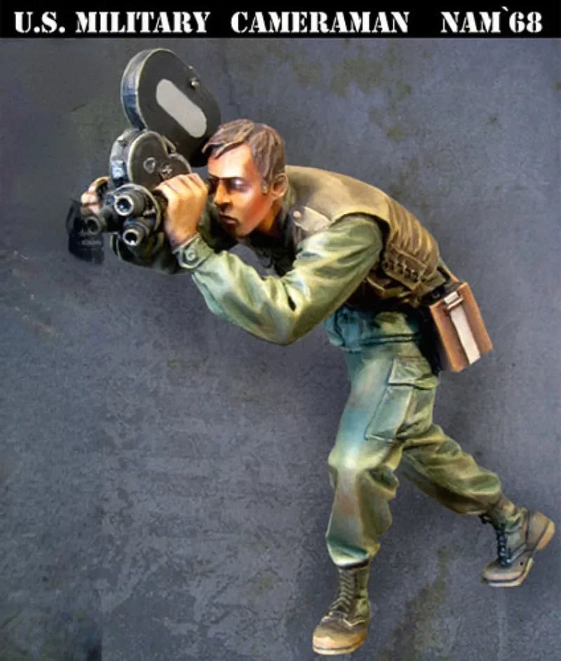 1/35 Vietnam War U.S. Military Cameraman, Resin Model Figure Kit, Unassembled and Unpainted