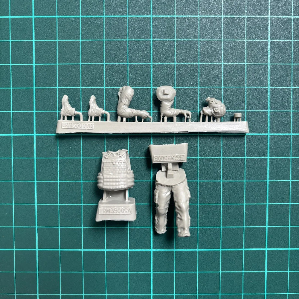 1/35 Modern USMC Soldier, Resin Model Figure Kit, Unassembled and Unpainted