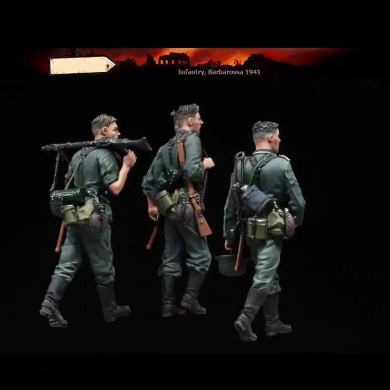 1/35 WWII German Infantry Advancing with Spade, 9 Figures, Resin Model Figure Kit, Unassembled and Unpainted
