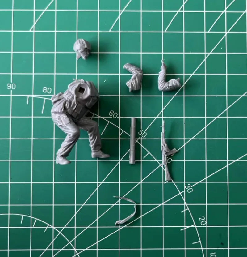 1/35 Modern Russian Tactical Soldier Firing Position, Resin Model Figure Kit, Unassembled and Unpainted