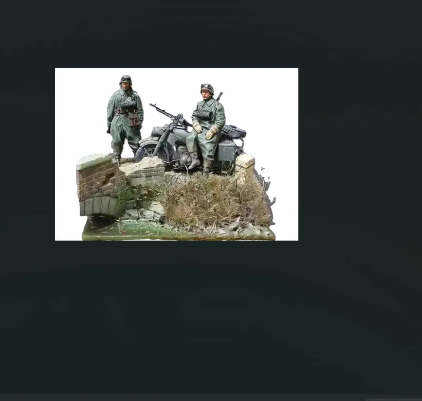 1/35 Modern Infantry Soldiers on Base, 2 Figures, Resin Model Diorama Kit, Unassembled and Unpainted