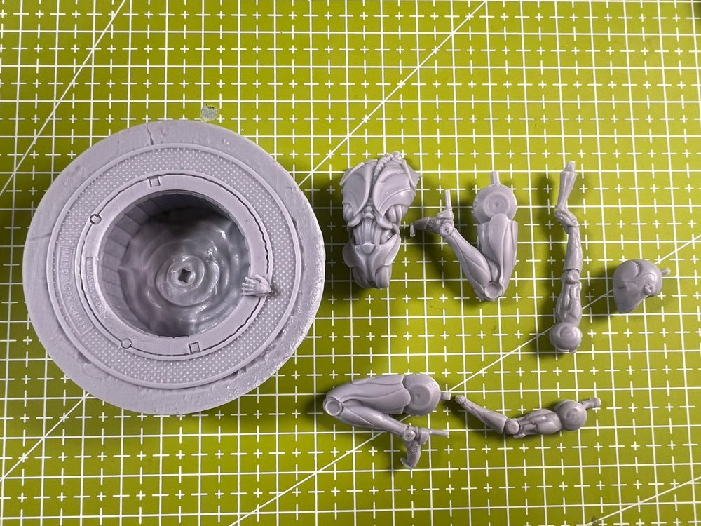 1/24 Crouching Humanoid, Resin Model Figure Kit, Sci-Fi Theme, Unassembled and Unpainted