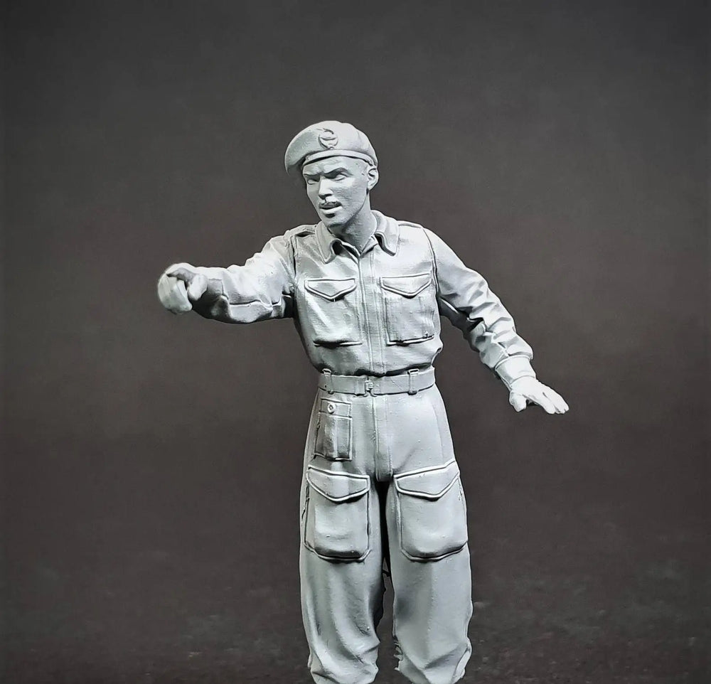 1/35 WWII Soldier on Vehicle, Resin Model Figure Kit, Unassembled and Unpainted
