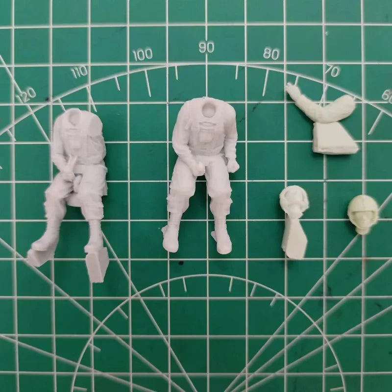 1/35 Vietnam War US Army UH-1 Door Gunners, 2 Figures, Resin Model Figure Kit, Unassembled and Unpainted