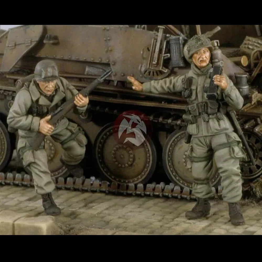 1/35 WWII US Paratroopers Attacking Tank, 2 Figures, Resin Model Figure Kit, Unassembled and Unpainted