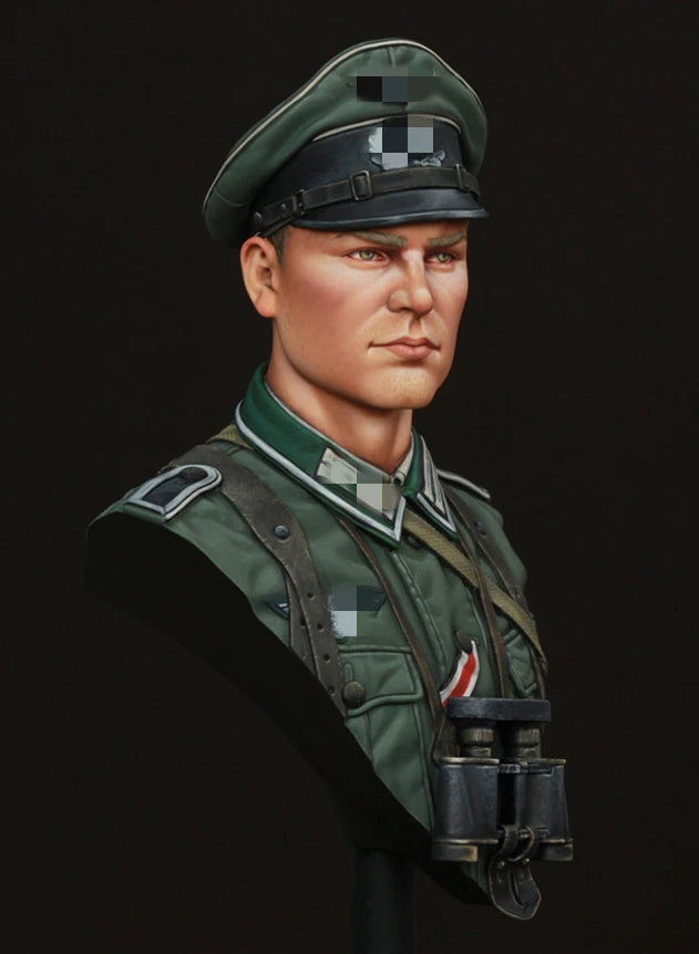 1/10 WWII German Officer in Feldmütze with Rank Insignia, Resin Model Bust Kit, Unassembled and Unpainted