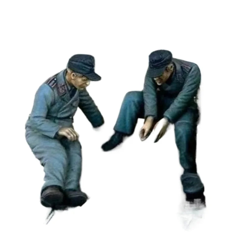 1/35 WWII German Tank Crew Engine Repair, 2 Figures, Resin Model Figure Kit, Unassembled and Unpainted