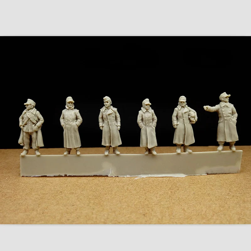 1/72 WWII Winter Infantry, 6 Figures, Resin Model Figure Kit, Unassembled and Unpainted