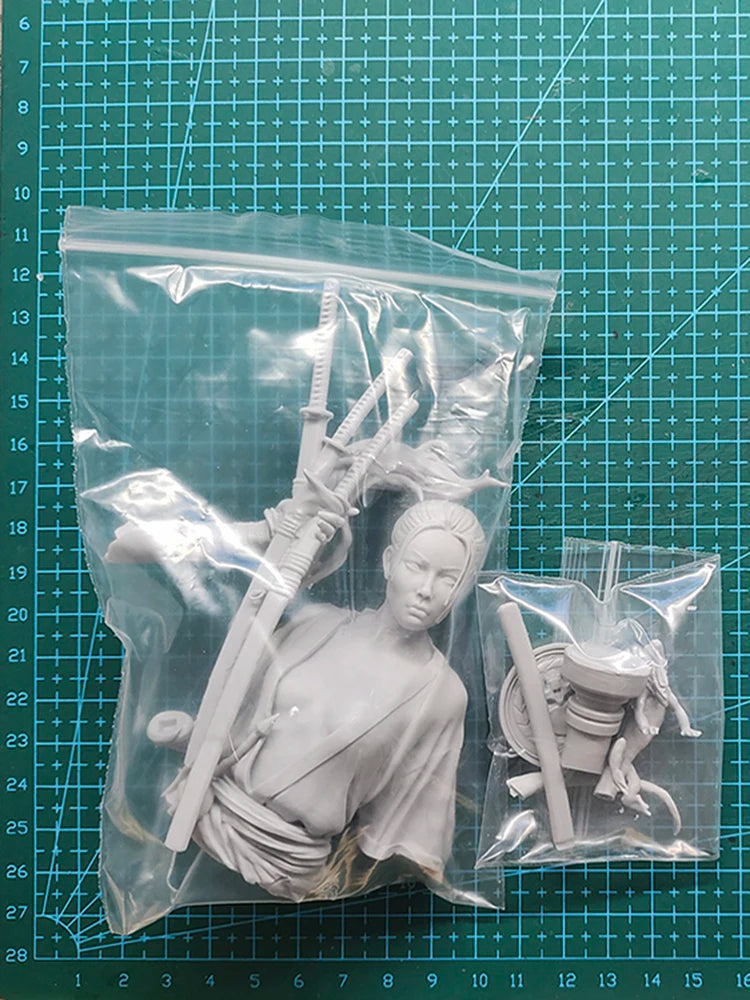 1/10 Sorceress with Long Hair and Curved Blades, Resin Model Bust Kit, Fantasy Theme, Unassembled and Unpainted