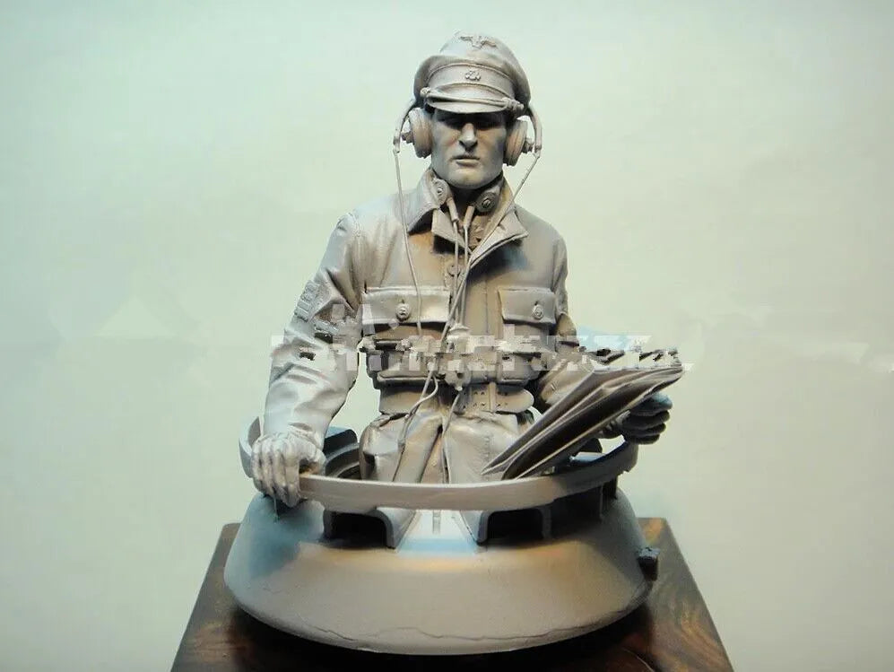 1/16 Modern German Luftwaffe Radio Operator with Headset, Resin Model Figure Kit, Unassembled and Unpainted