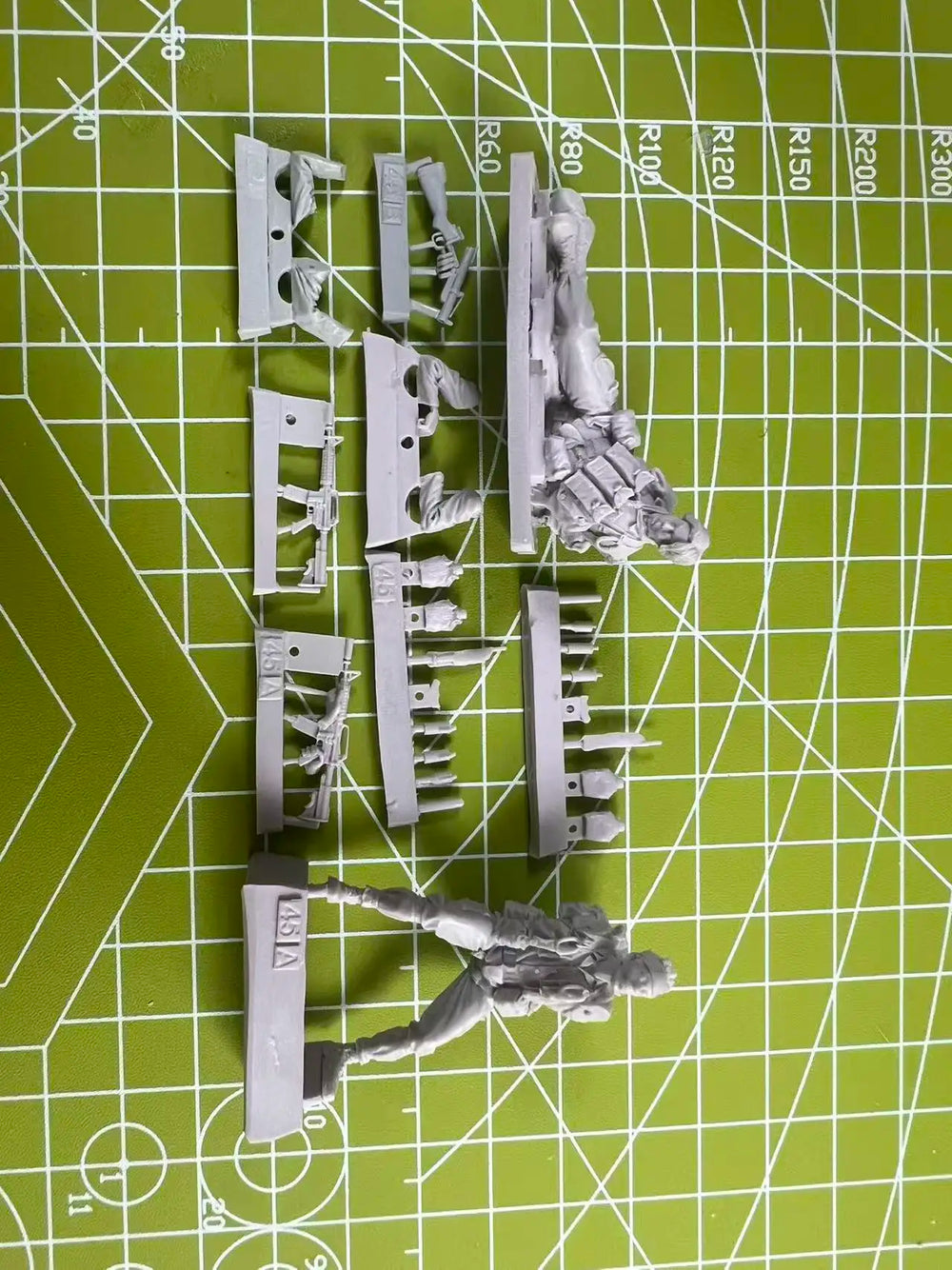 1/35 Vietnam War Special Forces Combat, 2 Figures, Resin Model Figure Kit, Unassembled and Unpainted