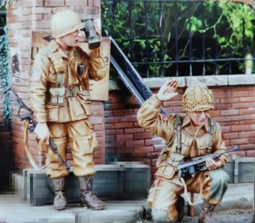 1/35 WWII U.S. Infantry, 2 Figures, Resin Model Figure Kit, Unassembled and Unpainted
