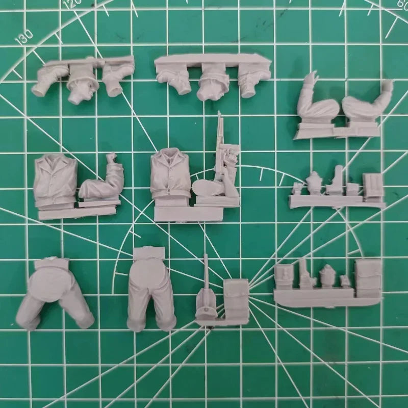 1/35 WWII German Jeep Driver, 2 Figures, Resin Model Figure Kit, Unassembled and Unpainted