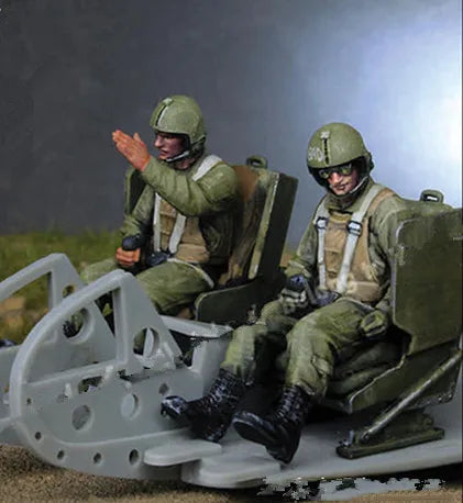 1/35 Female in Casual Wear, Resin Model Figure Kit, Anime Theme, Unassembled and Unpainted