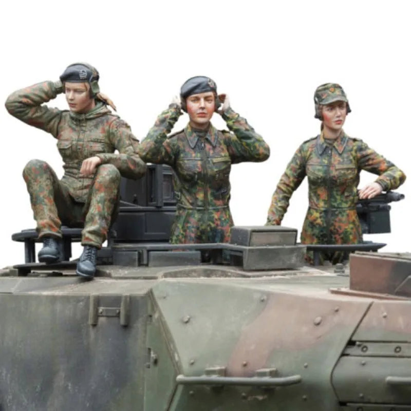 1/16 Modern Bundeswehr Female Tank Crew, 3 Figures, Resin Model Figure Kit, Unassembled and Unpainted