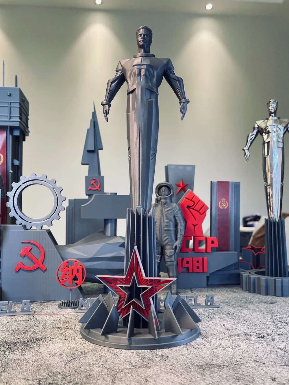 310mm Cold War Soviet Cosmonaut Gagarin, Resin Model Figure Kit, Unassembled and Unpainted