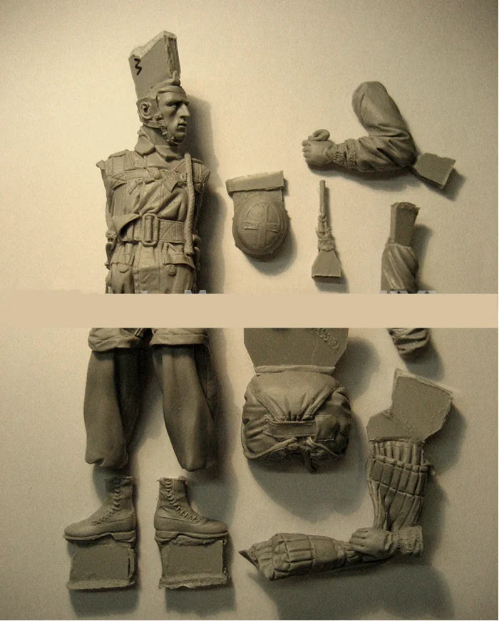 1/16 WWI British Infantryman in Brodie Helmet, Resin Model Figure Kit, Unassembled and Unpainted