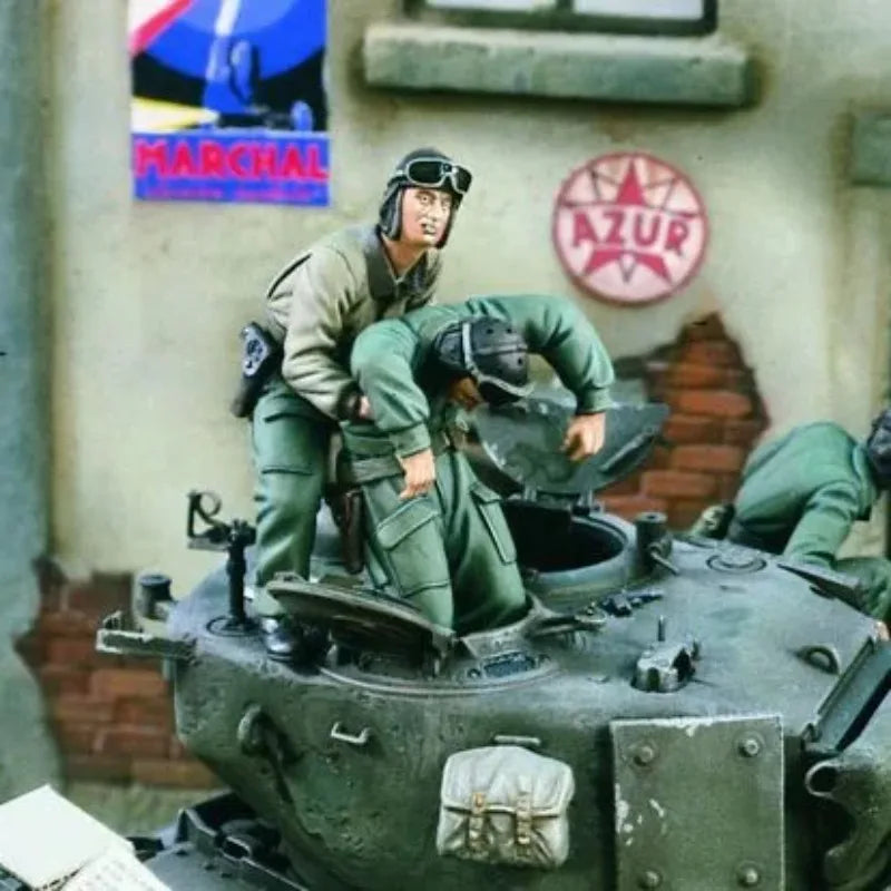 1/35 WWII US Tank Commander with Crew Member, 2 Figures, Resin Model Figure Kit, Unassembled and Unpainted