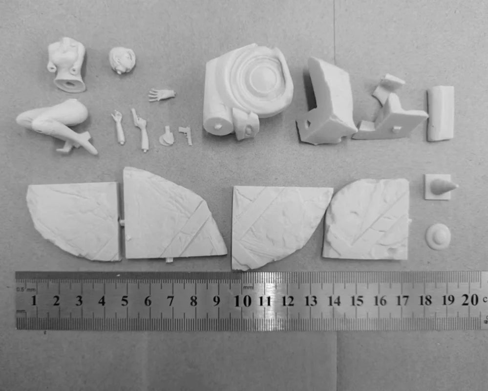 1/24 Modern Female Survivor, Resin Model Figure Kit, Unassembled and Unpainted