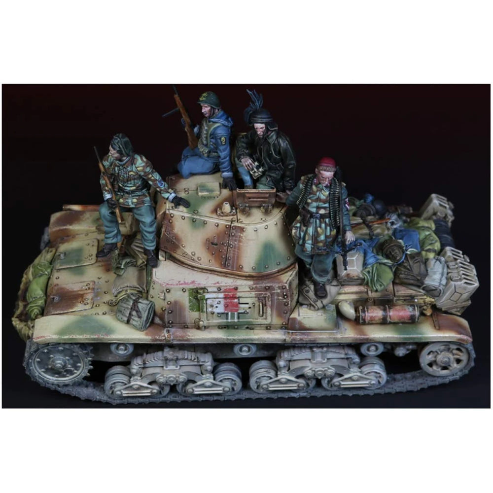 1/35 WWII Italian Tank Crew, 7 Figures, Resin Model Diorama Kit, Unassembled and Unpainted