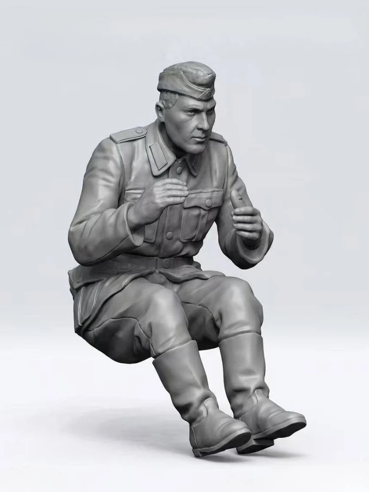 1/35 WWII Driver Soldier, Resin Model Figure Kit, Unassembled and Unpainted