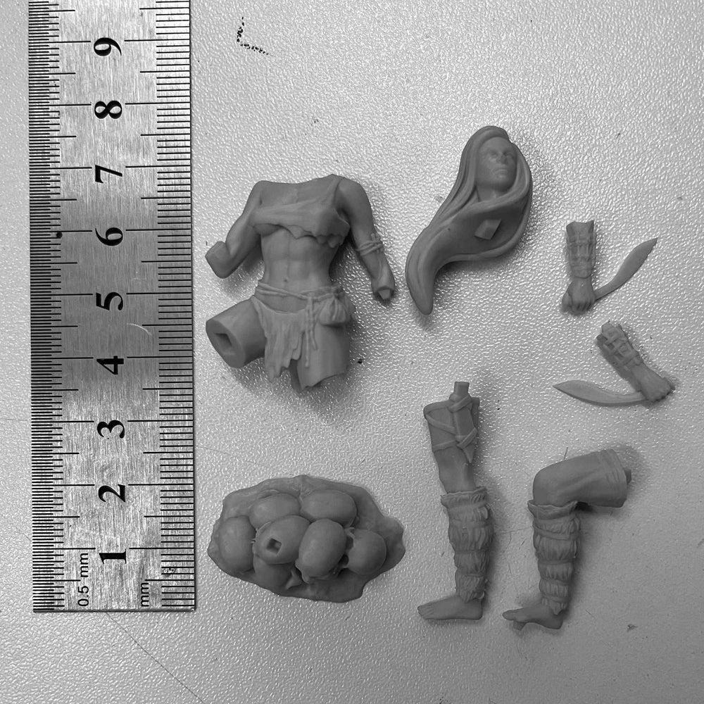 1/24 Jungle Female Assassin, Resin Model Figure Kit, Unassembled and Unpainted