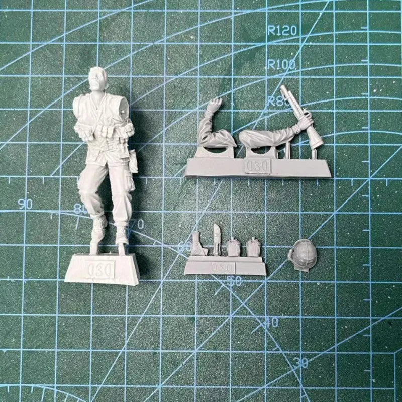 1/35 Vietnam War US Infantryman Charging, Resin Model Figure Kit, Unassembled and Unpainted