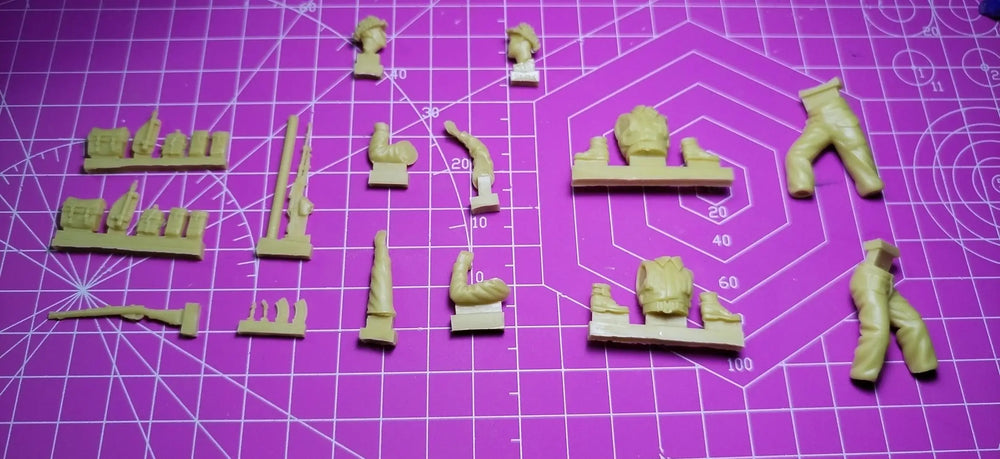 1/35 WWII British Infantry Squad in Combat, 5 Figures, Resin Model Figure Kit, Unassembled and Unpainted